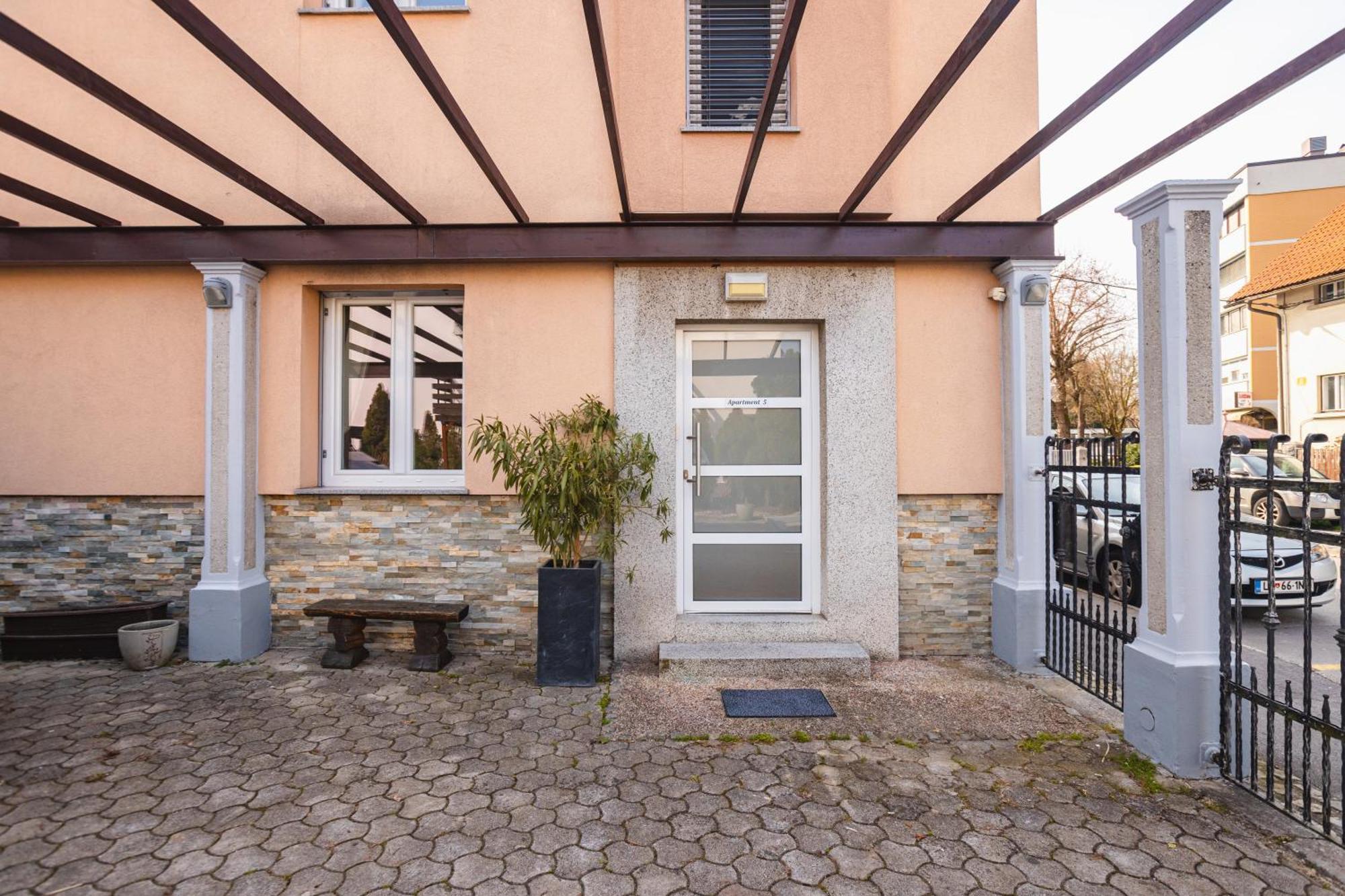 Vila Klara Apartments Ljubljana Kültér fotó